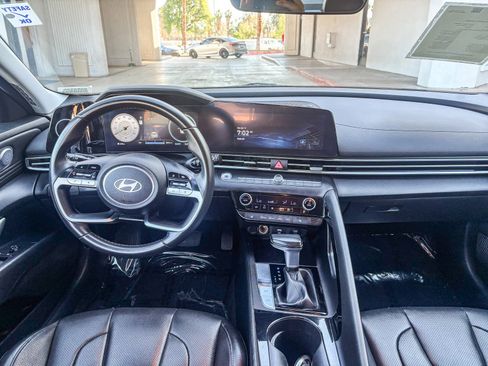 Used 2024 Hyundai Elantra Limited image 16