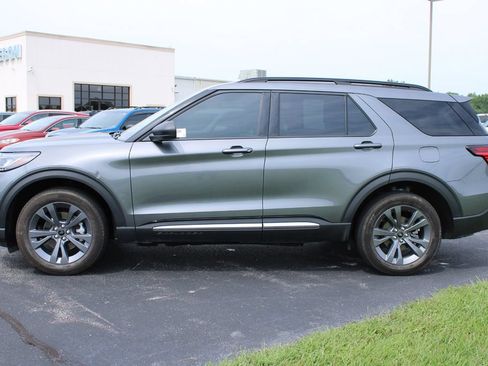 Used 2025 Ford Explorer Active w/ Active Comfort Package AWD/4WD image 4
