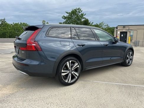 Certified 2025 Volvo V60 B5 Cross Country Plus AWD/4WD image 9