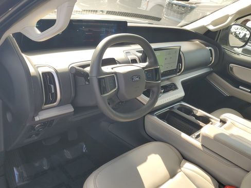 Certified 2025 Ford Expedition Active image 23