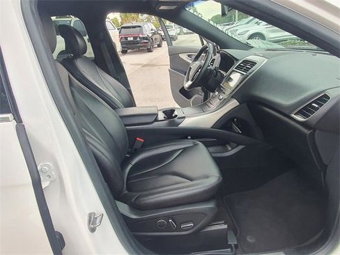 Used 2019 Lincoln Nautilus FWD image 30