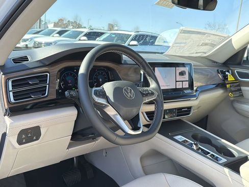New 2026 Volkswagen Atlas SE image 10