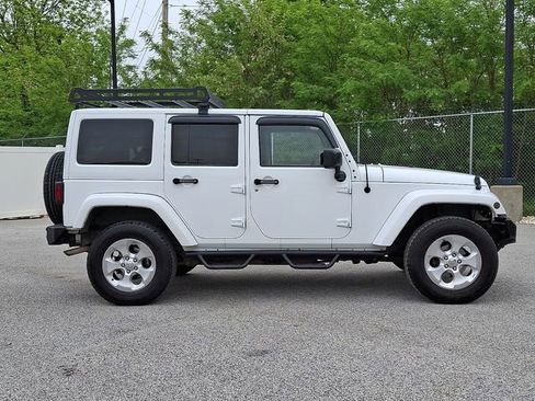 Used 2015 Jeep Wrangler Unlimited Sahara w/ Dual Top Group AWD/4WD image 9