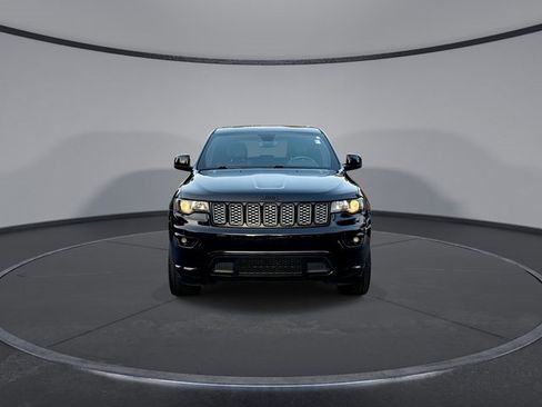 Used 2020 Jeep Grand Cherokee Altitude image 3