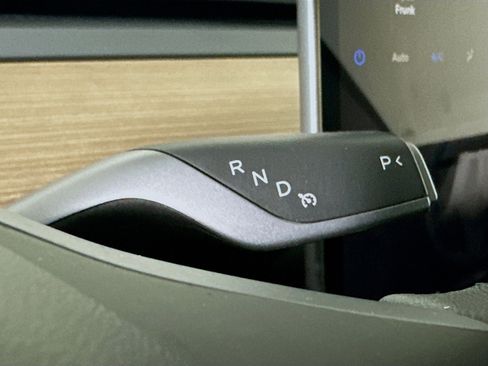 Used 2025 Tesla Model Y Long Range image 24