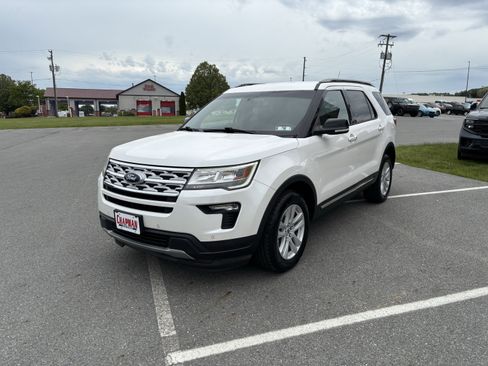 Certified 2018 Ford Explorer XLT w/ Equipment Group 202A AWD/4WD image 3