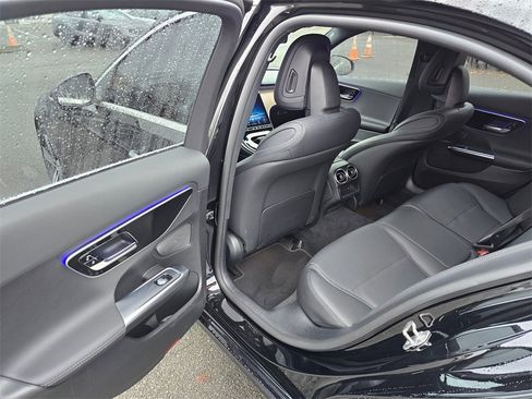 Used 2025 Mercedes-Benz C 300 4MATIC Sedan image 16