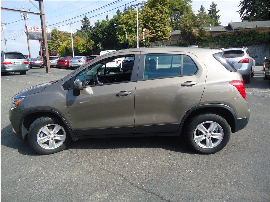 Used 2021 Chevrolet Trax LS AWD/4WD image 10