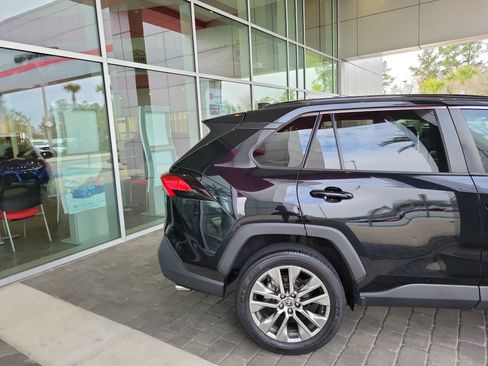 Certified 2022 Toyota RAV4 XLE Premium image 6