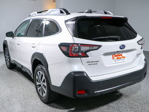 Used 2023 Subaru Outback Premium AWD/4WD image 9