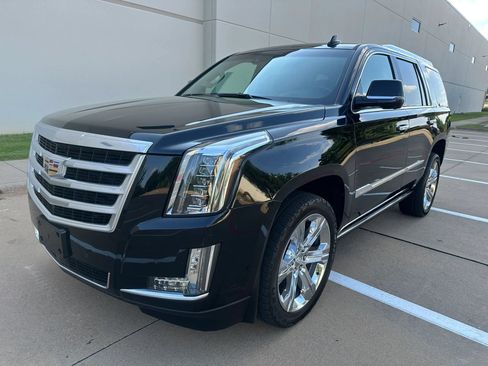 Used 2016 Cadillac Escalade Premium RWD image 2