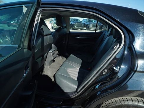 Used 2024 Toyota Camry SE image 14