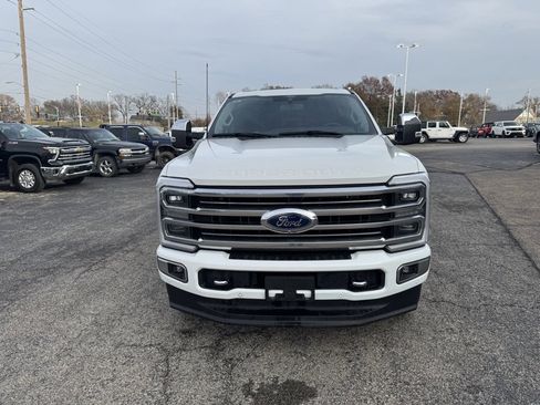 Used 2024 Ford F250 Limited image 2