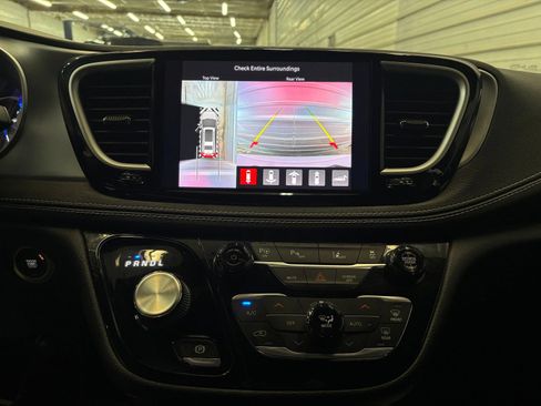 Used 2021 Chrysler Pacifica Touring-L w/ S Appearance Package FWD image 21