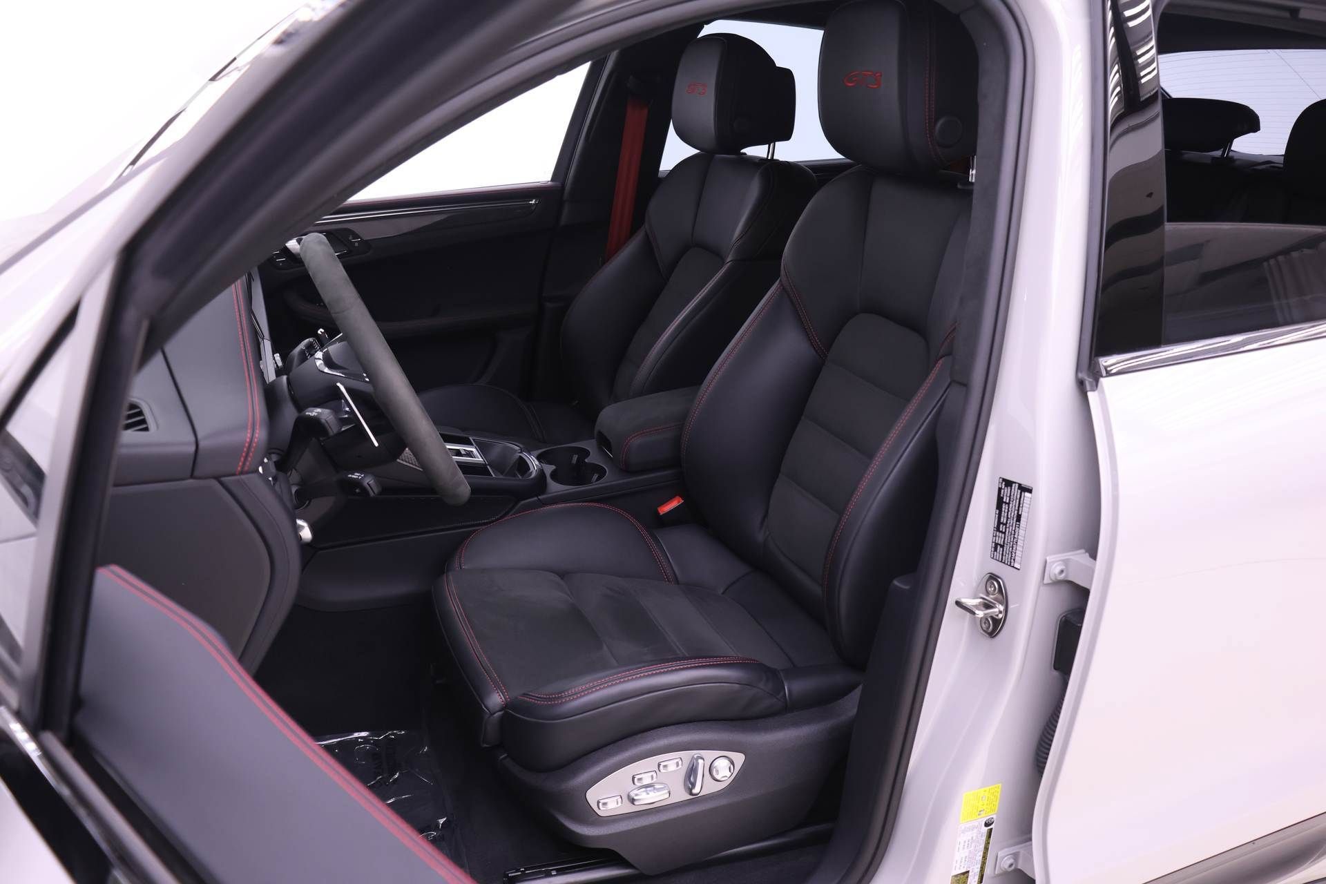 Used 2026 Porsche Macan GTS AWD/4WD image 5