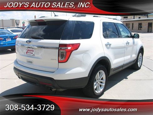 Used 2013 Ford Explorer XLT AWD/4WD image 31