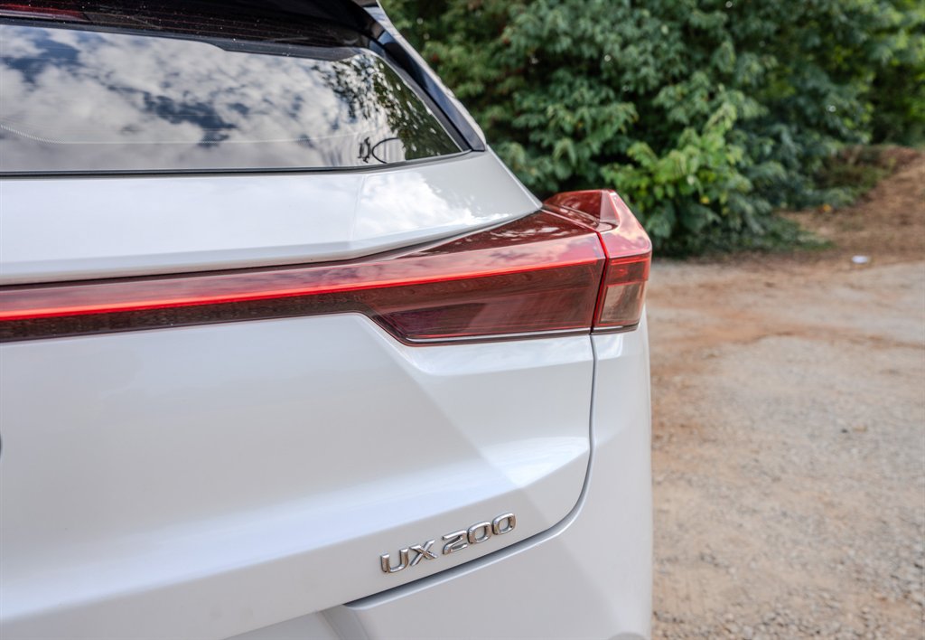 Used 2019 Lexus UX 200 FWD image 11