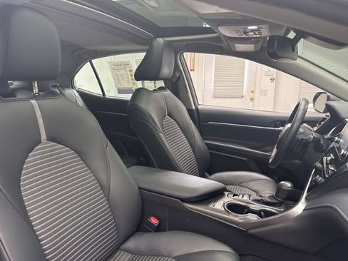 Used 2023 Toyota Camry SE image 11