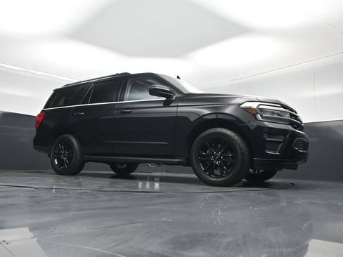 Used 2024 Ford Expedition XLT AWD/4WD image 3
