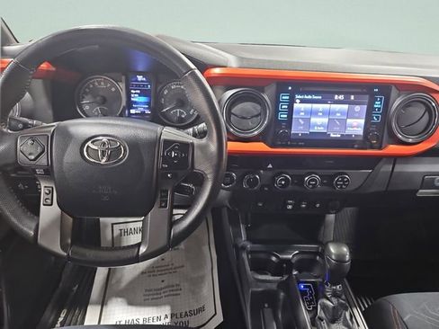 Used 2018 Toyota Tacoma TRD Sport image 19