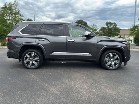 Used 2025 Toyota Sequoia Capstone AWD/4WD image 10