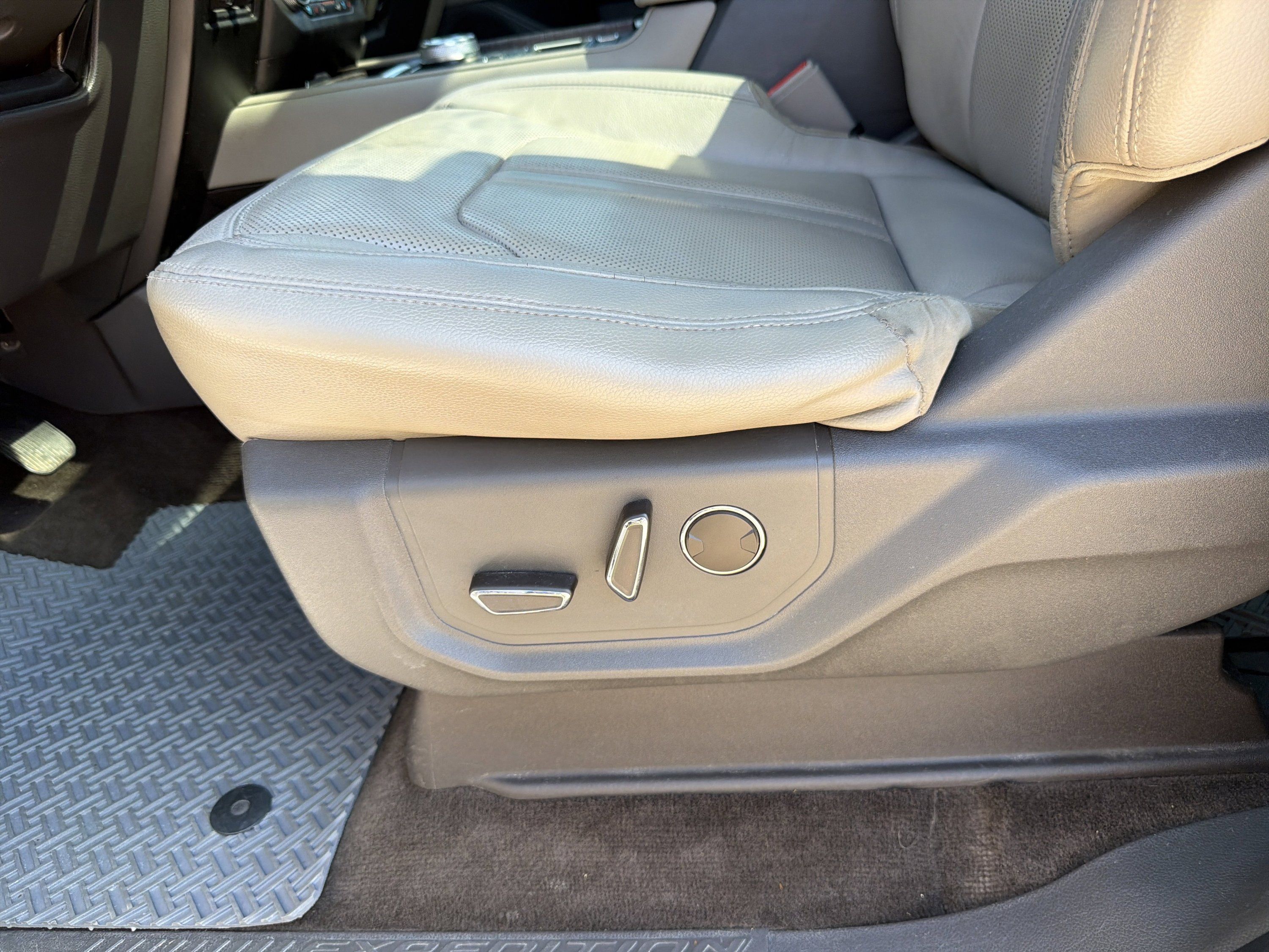 Used 2018 Ford Expedition Max Limited w/ Equipment Group 302A RWD image 14