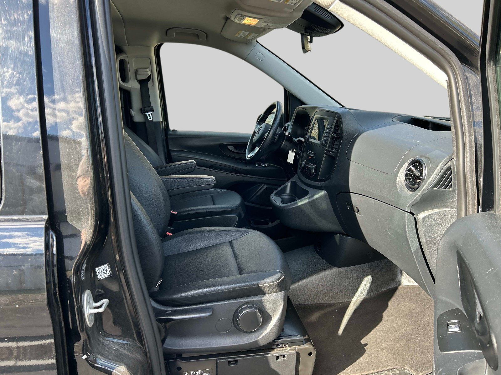 Used 2023 Mercedes-Benz Metris Passenger image 11
