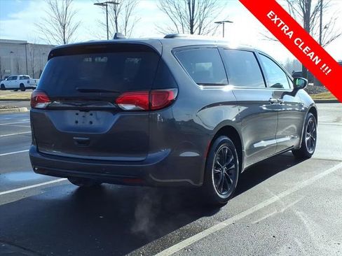 Certified 2020 Chrysler Pacifica Touring-L image 4