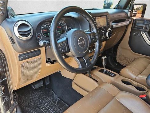 Used 2012 Jeep Wrangler Unlimited Rubicon w/ Dual Top Group AWD/4WD image 10