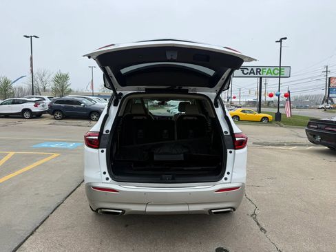 Used 2021 Buick Enclave Essence w/ Sound and Sites Package AWD/4WD image 12