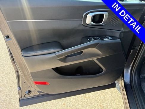 Used 2025 Kia Sorento S FWD image 25
