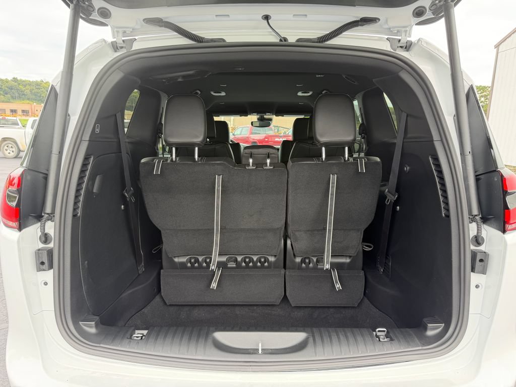 New 2027 Chrysler Pacifica Select AWD/4WD image 9
