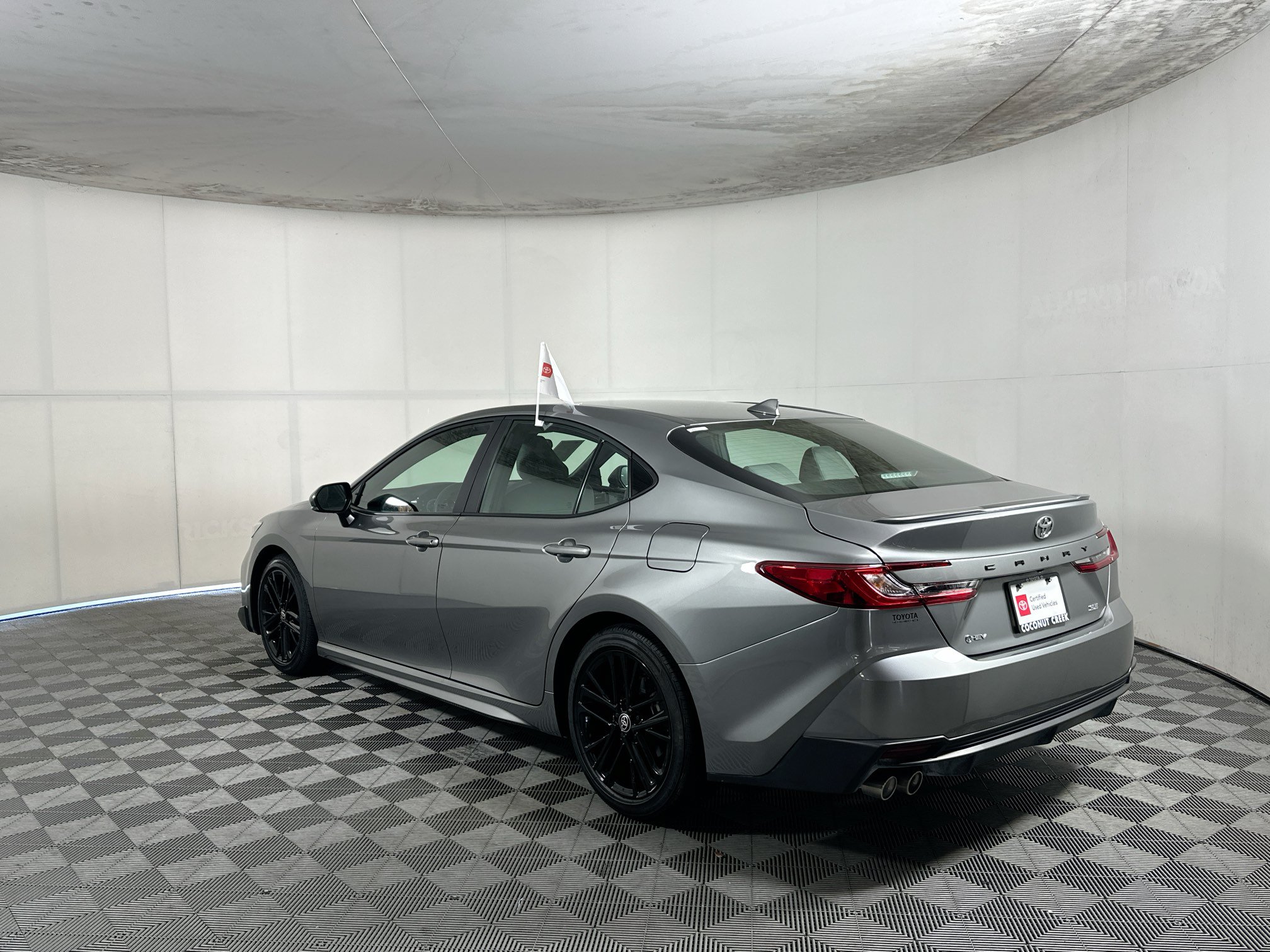 Used 2026 Toyota Camry SE FWD image 5