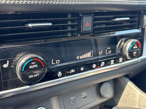 Used 2022 Nissan Rogue SV w/ SV Premium Package image 13