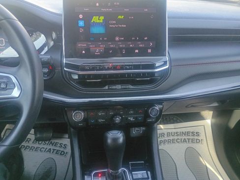Used 2025 Jeep Compass Trailhawk AWD/4WD image 15