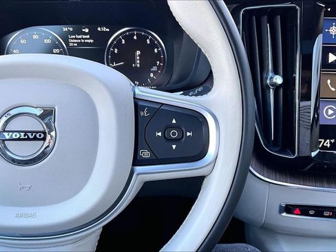 Used 2021 Volvo XC60 T5 Momentum image 11