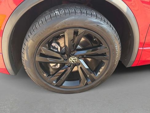 Used 2024 Volkswagen Tiguan SE R-Line w/ MDO Package, Three-Row FWD image 11