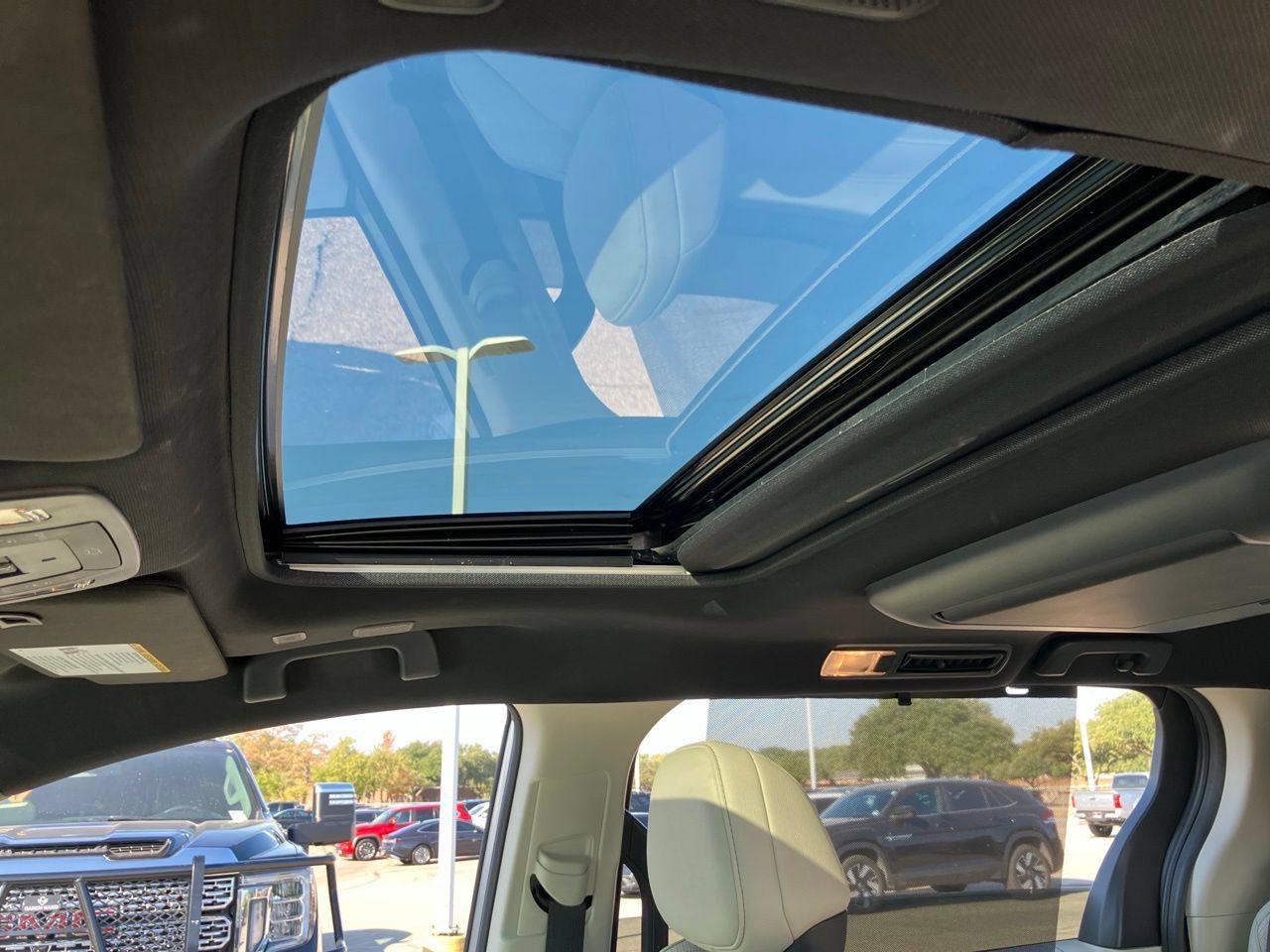 Used 2025 Toyota Sienna Platinum FWD image 13