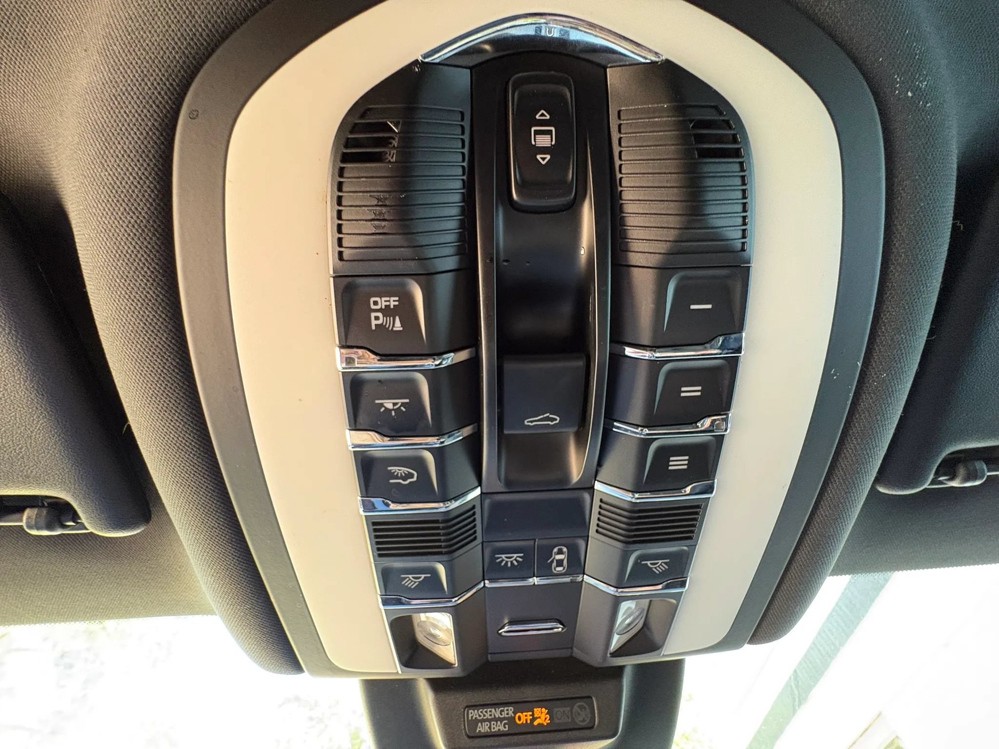 Used 2018 Porsche Macan AWD/4WD image 51
