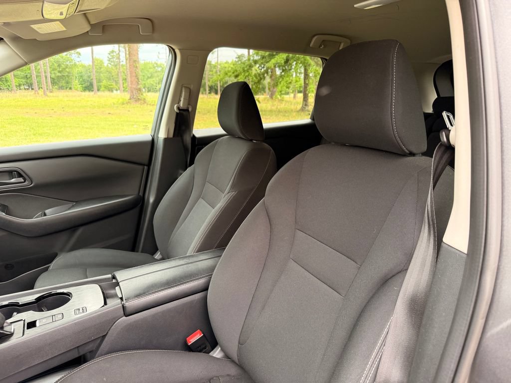 Used 2024 Nissan Rogue S FWD image 12
