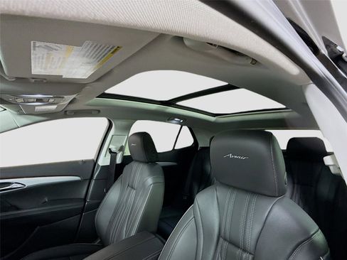 Used 2025 Buick Envision Avenir image 16