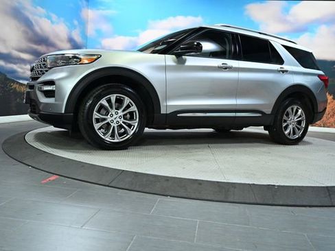 Used 2022 Ford Explorer Limited image 3