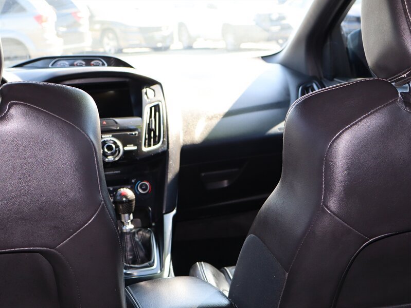 Used 2018 Ford Focus ST w/ Equipment Group 402A FWD image 20