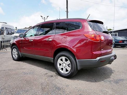 Used 2011 Chevrolet Traverse LT w/ Personal Connectivity Package AWD/4WD image 7