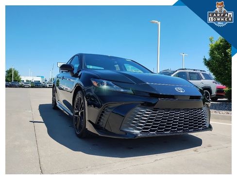 Used 2025 Toyota Camry SE FWD image 4