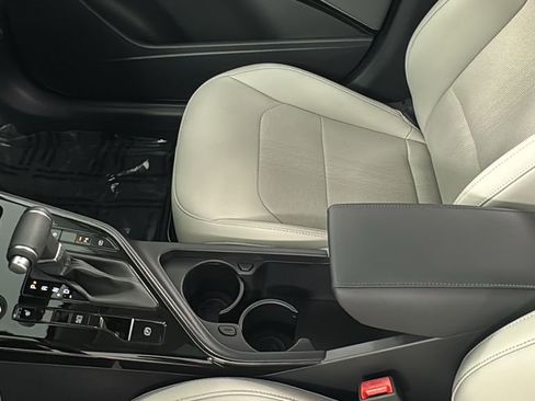 New 2025 Kia Niro EX Touring image 32