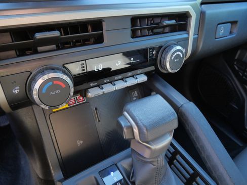 Certified 2024 Toyota Tacoma SR5 AWD/4WD image 24