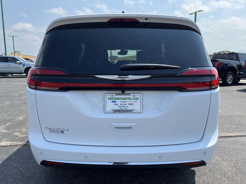 New 2026 Chrysler Pacifica Select image 6