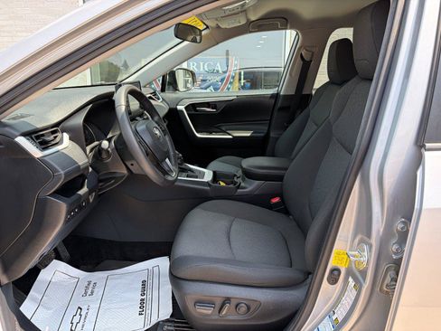 Used 2021 Toyota RAV4 XLE w/ XLE Grade Weather Package AWD/4WD image 8