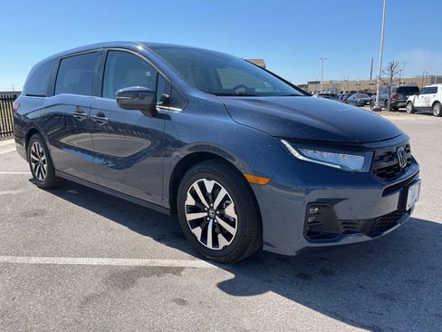 Certified 2026 Honda Odyssey EX-L image 3